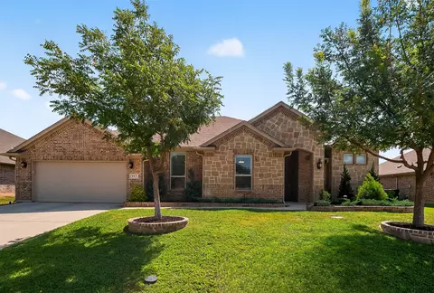 317 Brinkley Dr, Saginaw, TX 76179