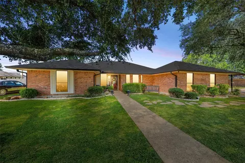 149 Bonham Dr, Hewitt, TX 76643