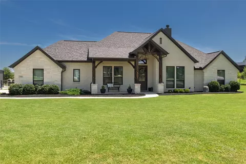 3004 Fossil Oaks Dr, Azle, TX 76020