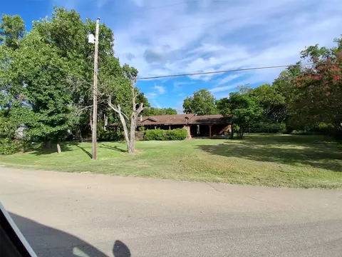 400 W Criner St, Grandview, TX 76050