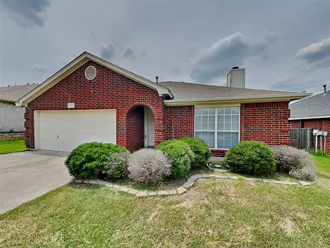 1016 Doreen St, White Settlement, TX 76108