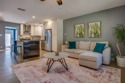 930 Burlington Blvd, Dallas, TX 75208