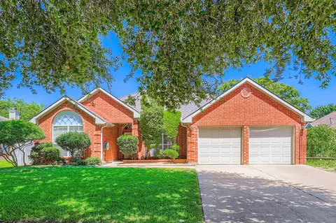 4422 Wescott Dr, Grand Prairie, TX 75052