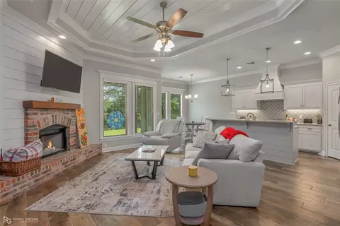 Living - 175 Jamestowne Blvd, Benton, LA 71006 photo 1 of 2