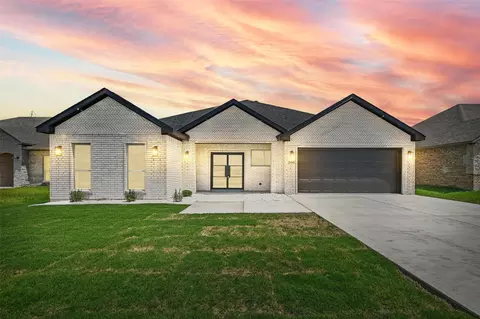 2414 Lauren St, Mabank, TX 75147