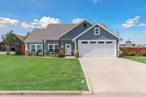 393 E Pennsylvania Ave, Van, TX 75790