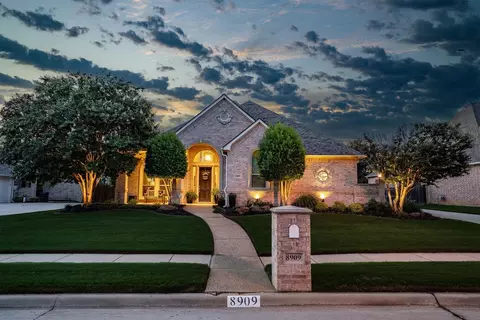 8909 Stratford Dr, North Richland Hills, TX 76182