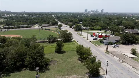 2670 E Vickery Blvd, Fort Worth, TX 76105