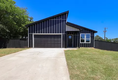 5545 S Hampshire Blvd, Fort Worth, TX 76112