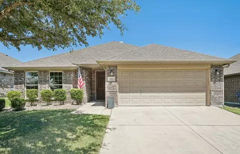 222 Chimney Rock Dr, Waxahachie, TX 75167
