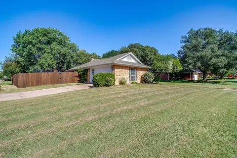 1301 Windy Meadows Dr, Burleson, TX 76028