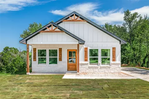807 Arrowhead Ct, Granbury, TX 76048
