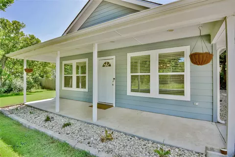903 Comanche Cove Dr, Granbury, TX 76048