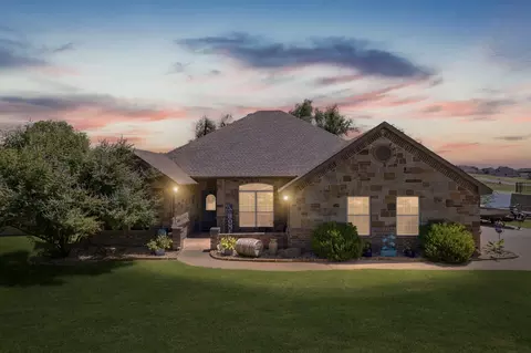 2305 Wills Way Dr, Granbury, TX 76049