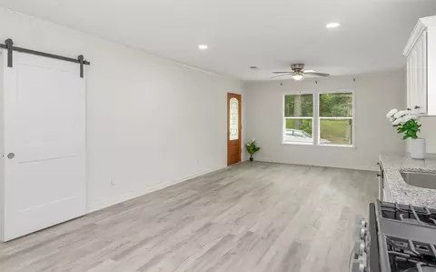Living - 608 Tillman Dr, Minden, LA 71055 photo 4 of 5