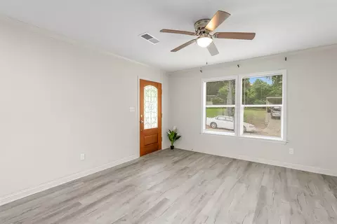 Living - 608 Tillman Dr, Minden, LA 71055 photo 2 of 5