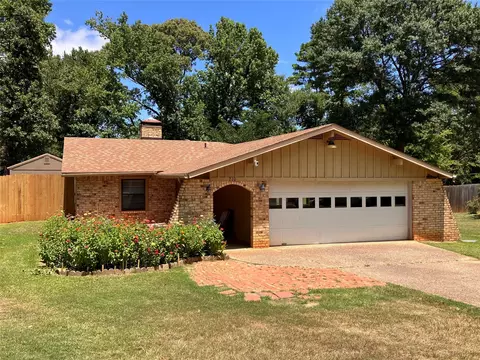 210 Woodhaven Dr, Whitehouse, TX 75791