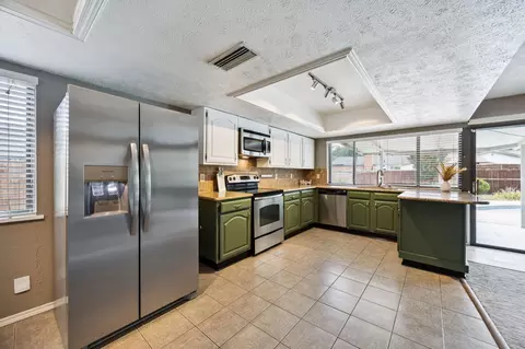 4101 Longstraw Dr, Fort Worth, TX 76137