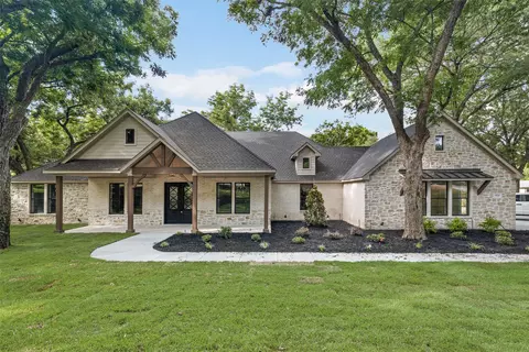 900 Red Oak Creek Dr, Ovilla, TX 75154