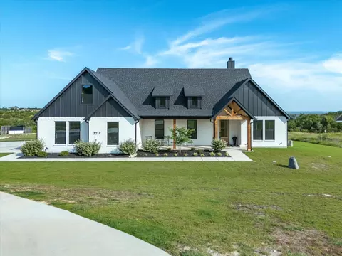 5219 Old Dennis Rd, Weatherford, TX 76087