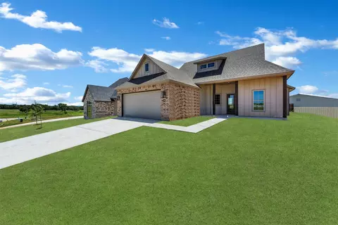 105 Hall St, Glen Rose, TX 76043