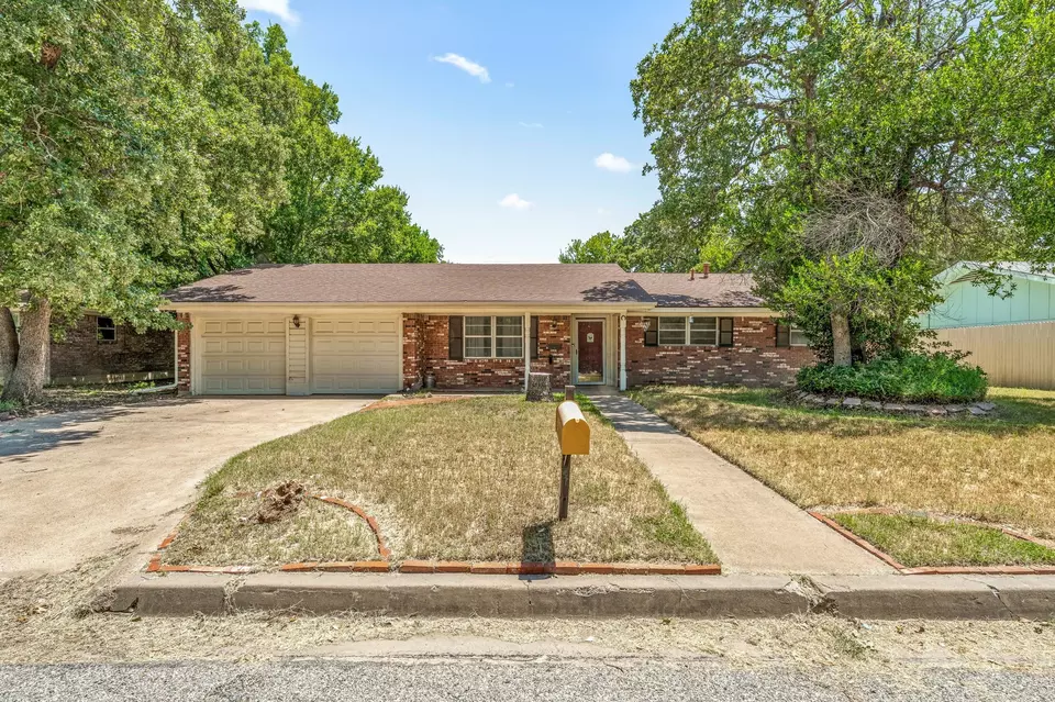 Exterior - 1351 Rose Dr, Stephenville, TX 76401 photo 2 of 9