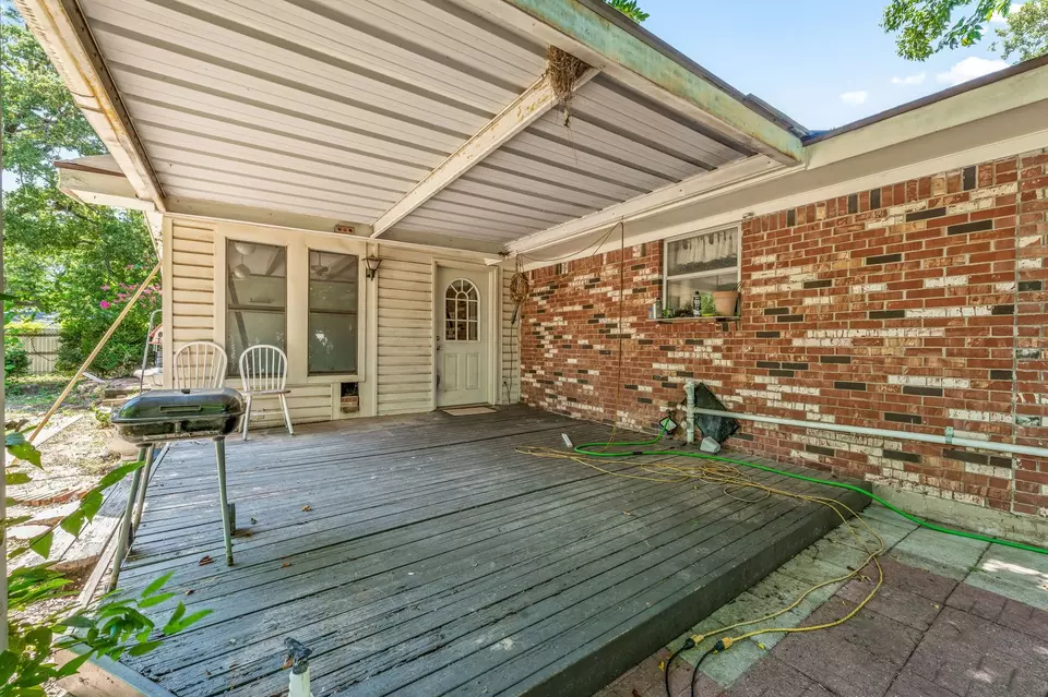 Exterior - 1351 Rose Dr, Stephenville, TX 76401 photo 5 of 9