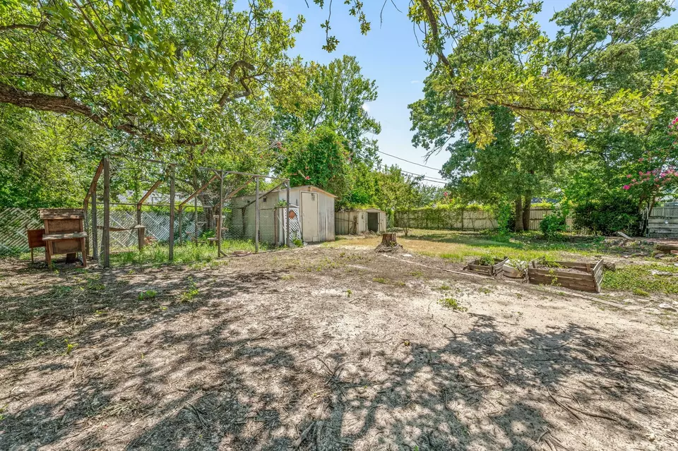 Exterior - 1351 Rose Dr, Stephenville, TX 76401 photo 7 of 9
