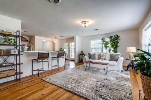 5415 Dartmouth Ave, River Oaks, TX 76114
