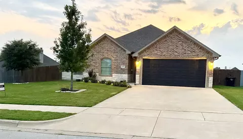 1610 Summercrest Dr, Cleburne, TX 76033