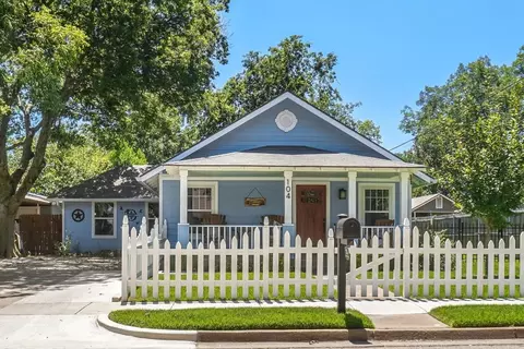 104 S Pendell Ave, Cleburne, TX 76033