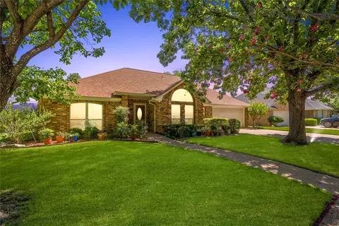 10190 Trail Ridge Dr, Benbrook, TX 76126