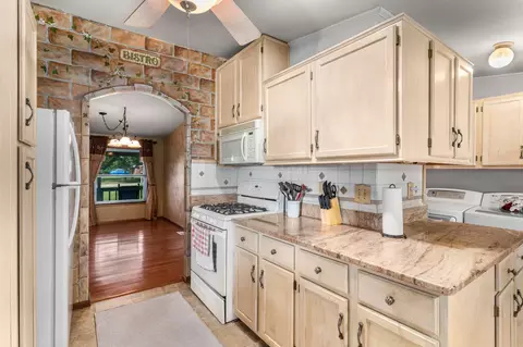 121 Brighton Rd, Springtown, TX 76082 photo 3