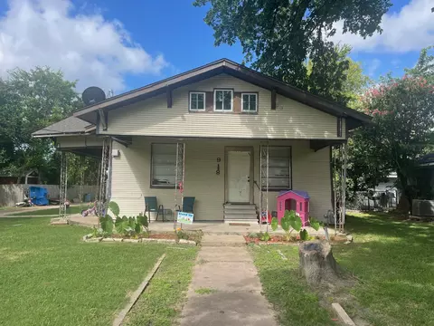 918 W Angeline St, Groesbeck, TX 76642