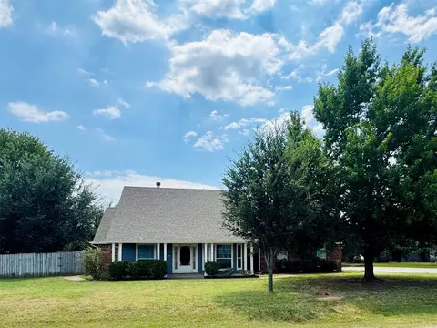 424 Green Meadow Dr, Boyd, TX 76023