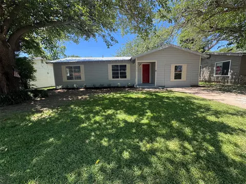 1715 Raylene Dr, Cleburne, TX 76033 photo 2
