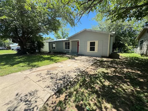 1715 Raylene Dr, Cleburne, TX 76033 photo 3