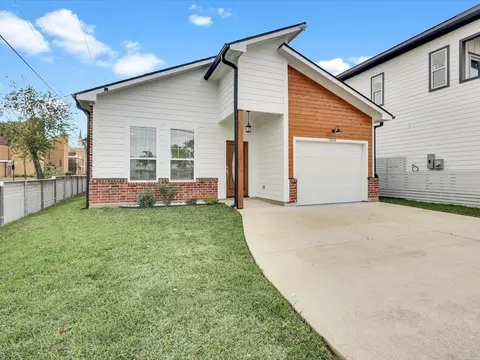 1028 Comal St, Dallas, TX 75203
