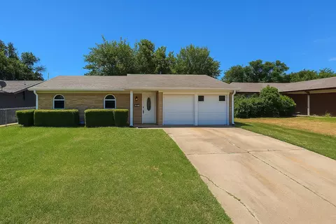 4516 Parkwood Dr, Forest Hill, TX 76140