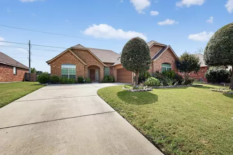 208 Goldeneye Dr, Desoto, TX 75115
