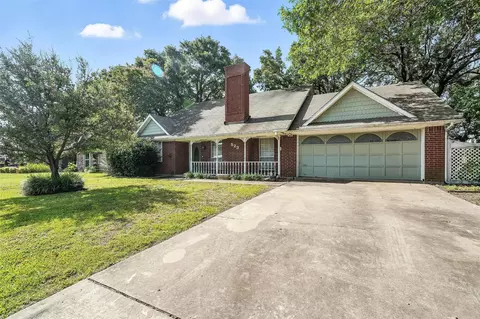 523 Highland Oaks Dr, Greenville, TX 75402