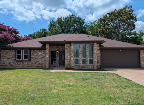 1111 Oak Timber Dr, Euless, TX 76039