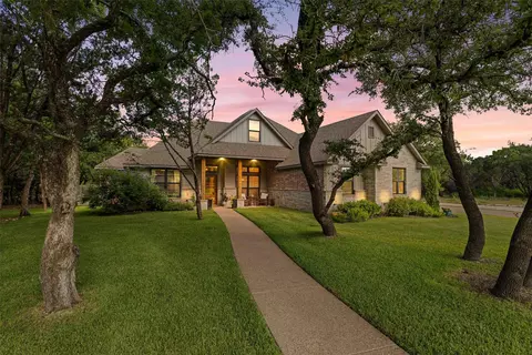 1124 Queen Elizabeth Dr, Mcgregor, TX 76657