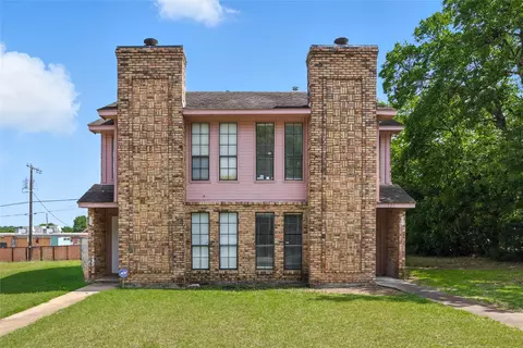220 Davis Dr, Desoto, TX 75115