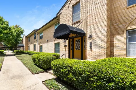 5829 Sandhurst Ln #D, Dallas, TX 75206