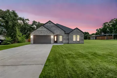 501 Linda Rd, Kennedale, TX 76060