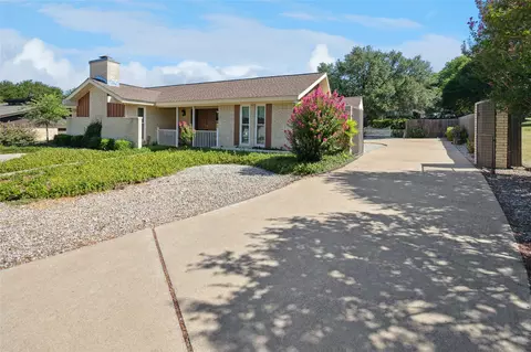 7800 Regatta Ct, Fort Worth, TX 76179