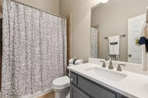 Bath - 681 Willowview Dr, Prosper, TX 75078 photo 1 of 6
