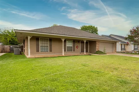 419 Highland Dr, Bossier City, LA 71111