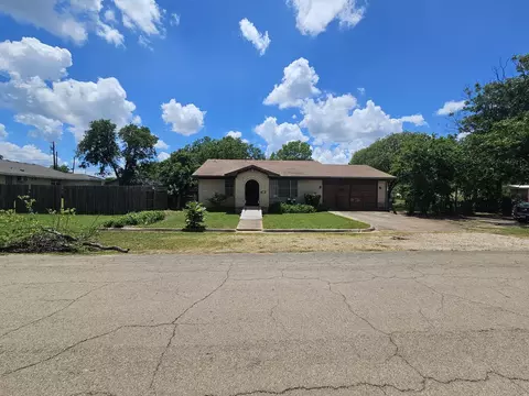 311 N Arthur St, Mcgregor, TX 76657